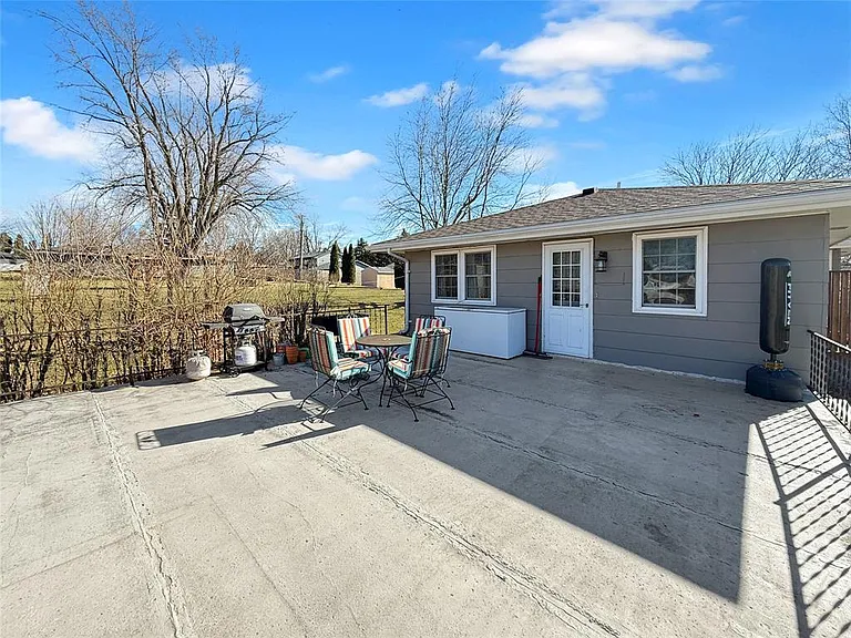 311 S Harrison Ave — Photo 10