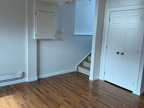5th image of 220 Erie St