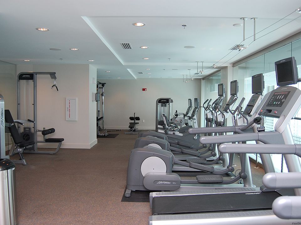 2nd image of 301 Demonbreun St Unit 1311