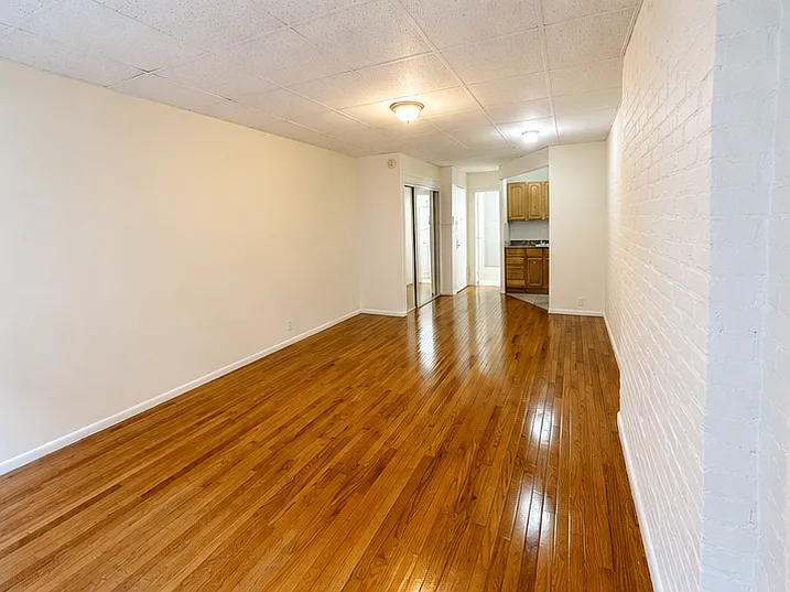 344 East 61st Street — Photo 2