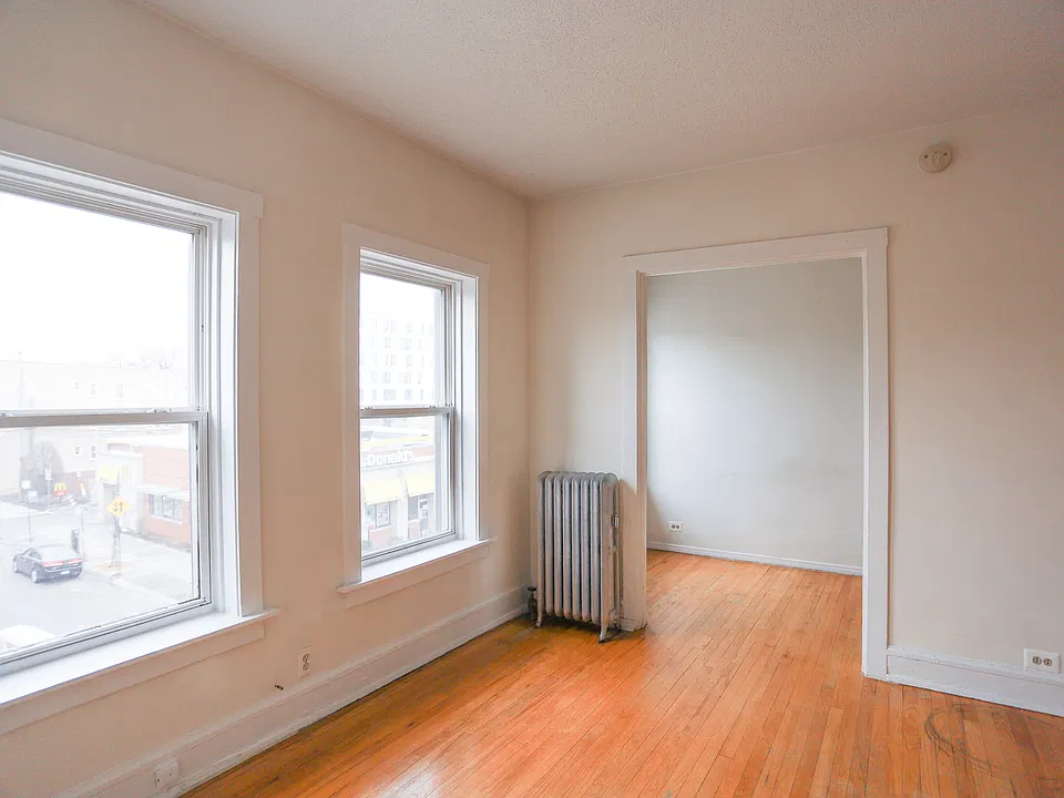 2712 N Milwaukee Ave #208