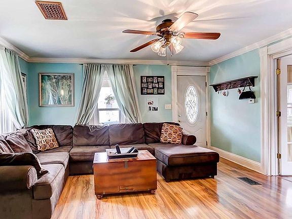 3rd image of 609 Maple Ave