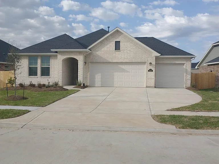 8034 Royal Palm Dr — Photo 1