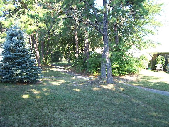 4th image of 96 Cambridge Circle #B
