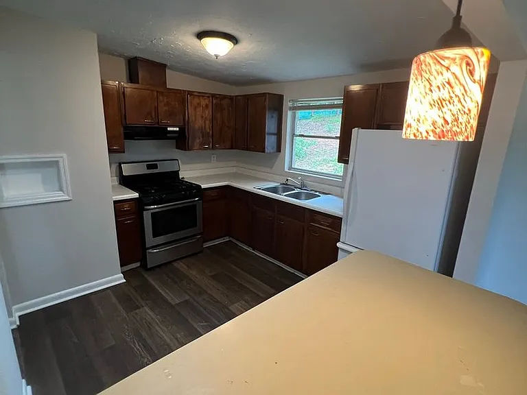 2231 Belle Vue Way — Photo 3