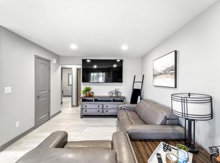 5327 Jennifer Dr, Des Moines, IA 50327
