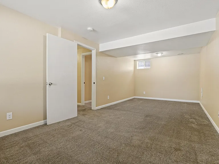 900 E Evans Ave — Photo 12