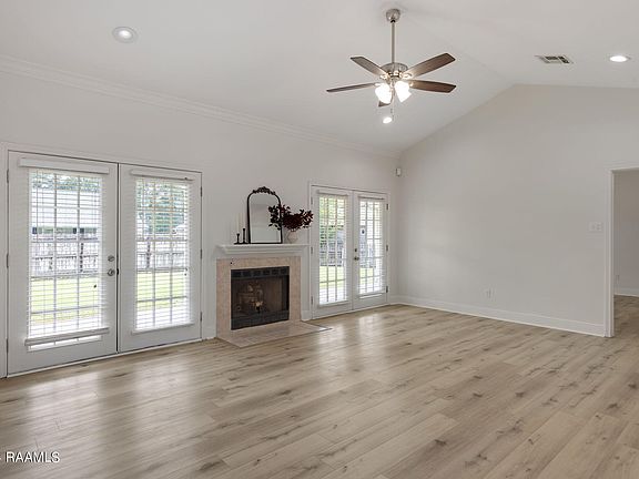 3rd image of 129 Herlil Cir