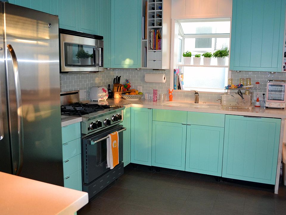Chef_s kitchen opens to living room