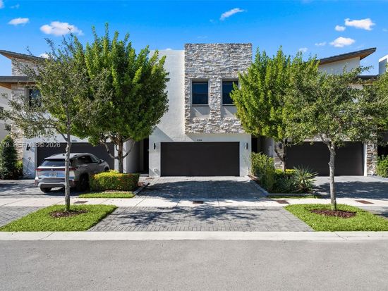 8106 NW 105th Ct, Doral, FL 33178