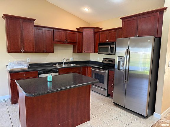 4th image of 3160 Genevieve Dr