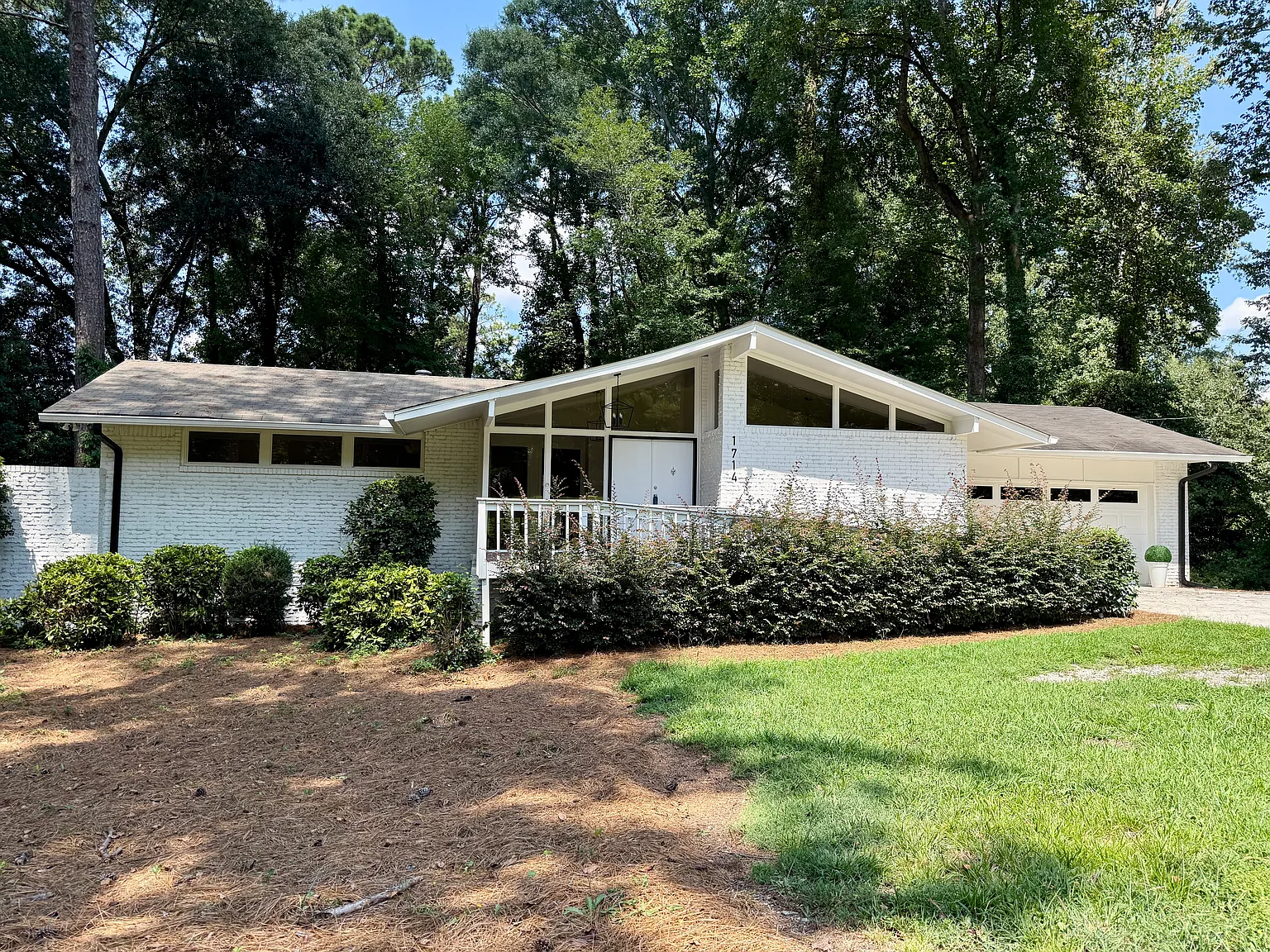 5 bed, 3256 sqft, $5,500 — Photo 1
