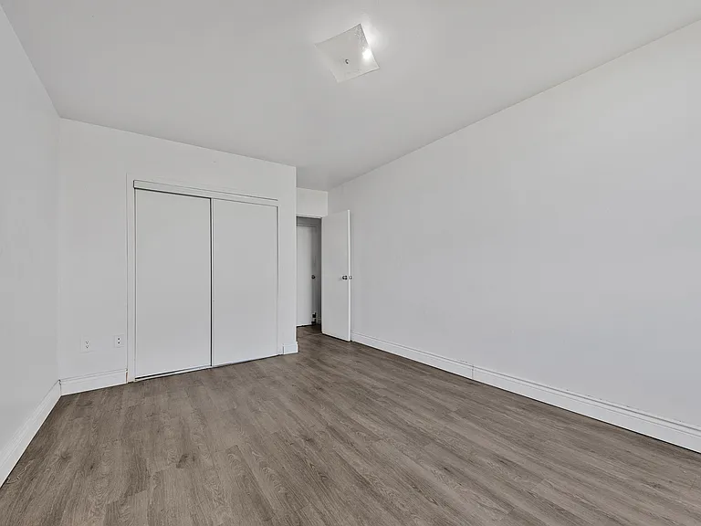 65 Thorncliffe Park Dr #906 — Photo 10