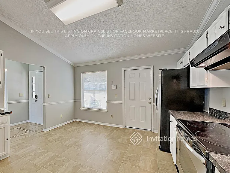 2463 Twin Springs Dr N — Photo 6