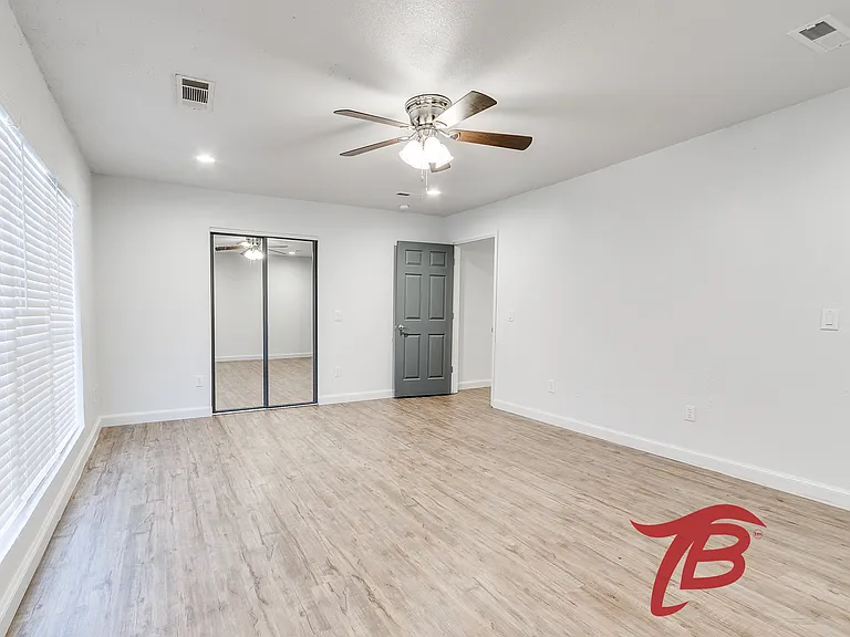 2214 N Florida Ave — Photo 20