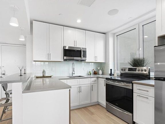 2nd image of 1423 Broadway APT 8R