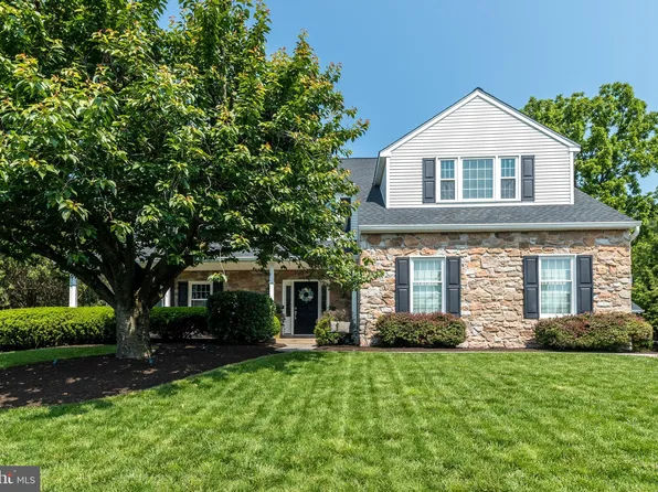 17 Brinker Dr N, Doylestown, PA 18901