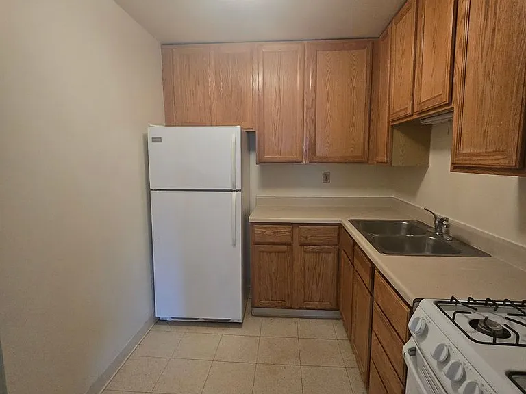 Mulford Park Apartments — Photo 13
