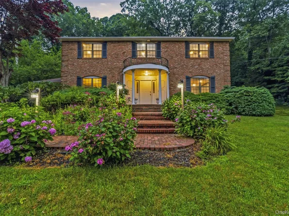 94 Bagatelle Road, Melville, NY 11747