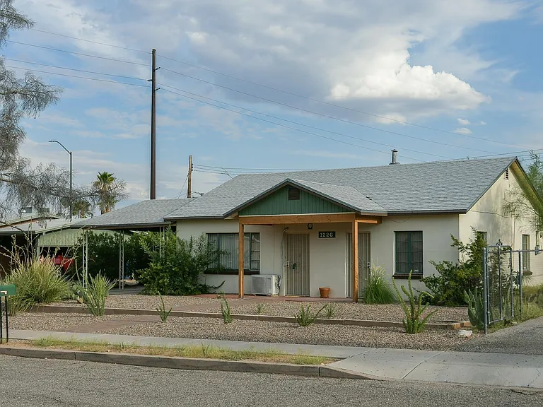 1226 E Mitchell St — Photo 1