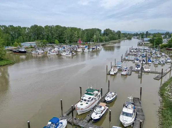4753 River Rd W #304, Delta, BC V4K 1R9