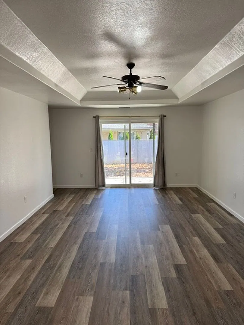 Freshly Updated Eagle Point Home with a Fenced Yard and Covered Patio — Photo 3