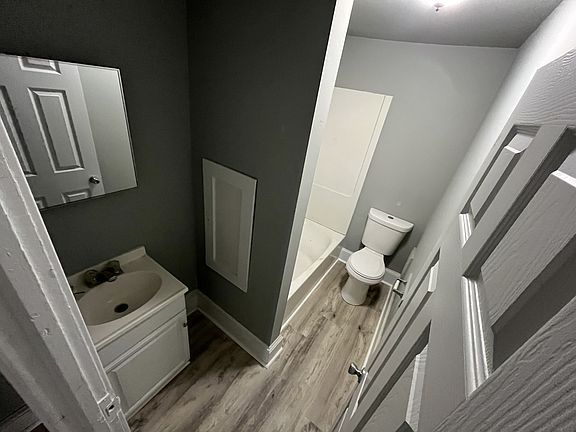 4th image of 408 Burlington Ave #2