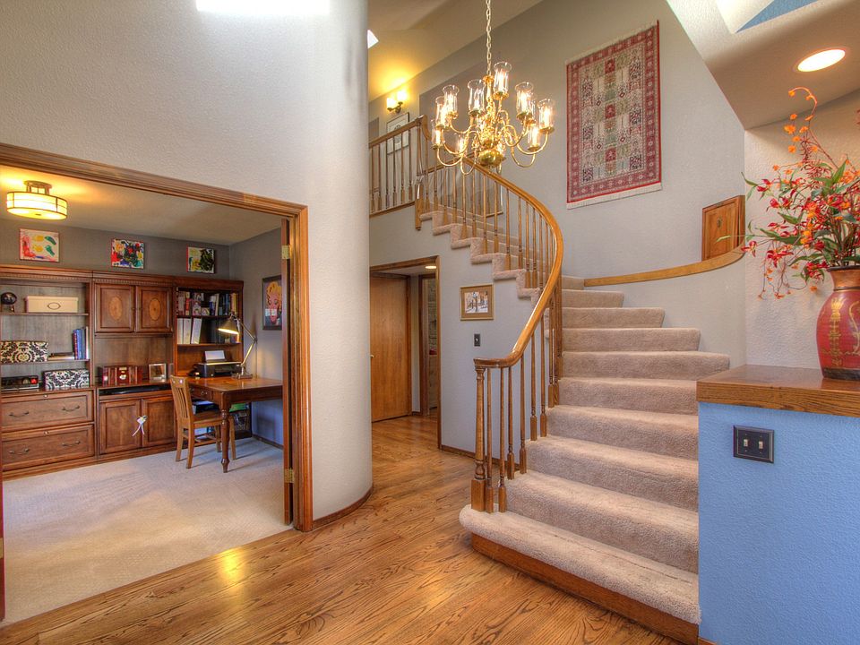 Spacious Foyer