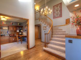 5 Netherton Ct, Moraga, CA 94556