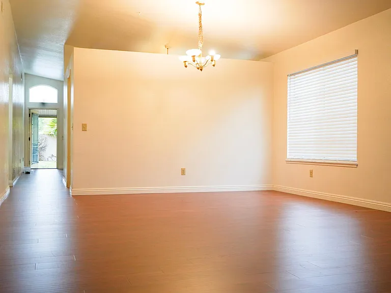2336 Honeysuckle Way — Photo 2
