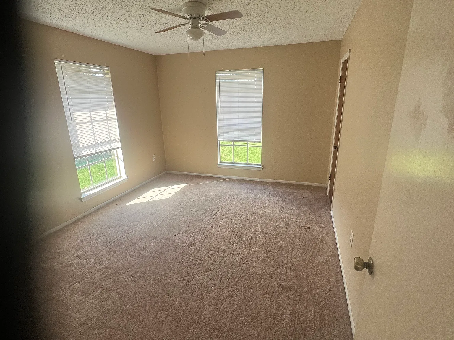 2 bed, 1.5 bath, 1050 sqft, $950 — Photo 4