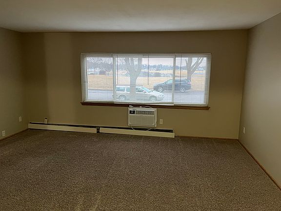 4th image of 422 Estberg Ave #101