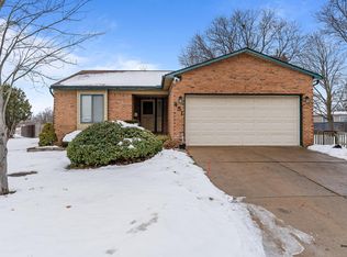 451 Sandehurst Dr, Grand Blanc, MI 48439