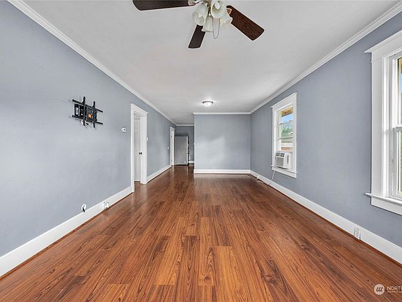 4th image of 509 Barksdale Avenue