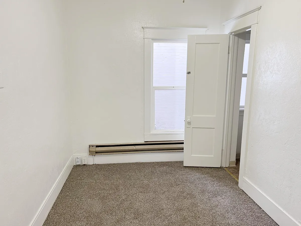 Building Photo - 168 E 500 N #170