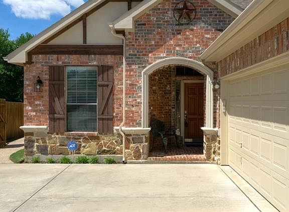 2nd image of 224 Livingston Dr
