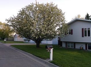 219 14th Ave SE, Devils Lake, ND 58301