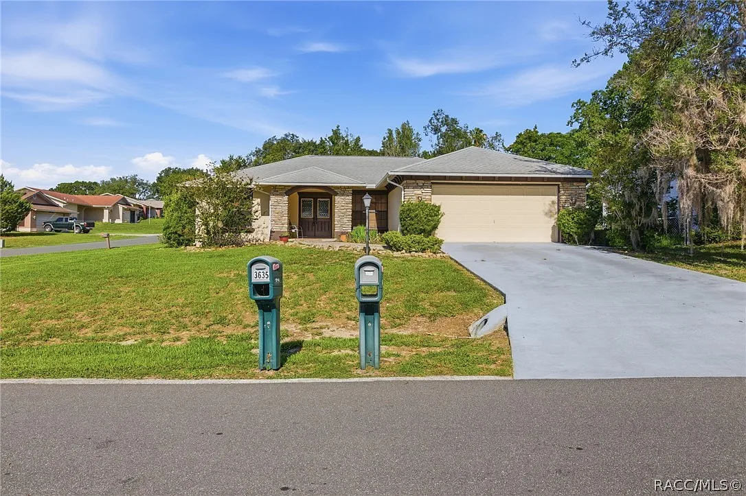 3 bed, 1303 sqft, $2,400 — Photo 1