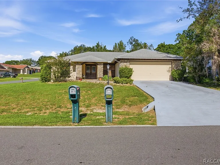 3632 N Honeylocust Dr — Photo 1