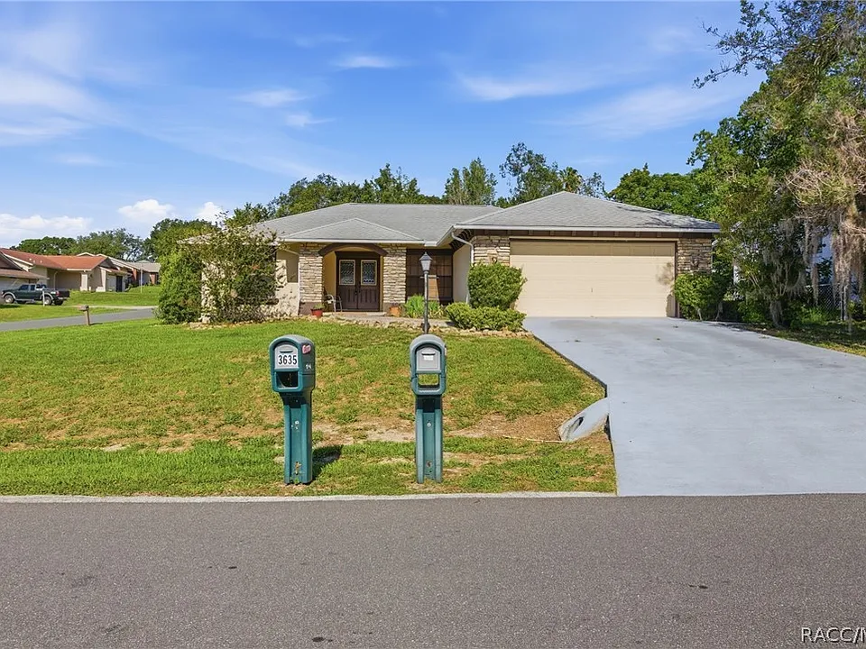 3632 N Honeylocust Dr