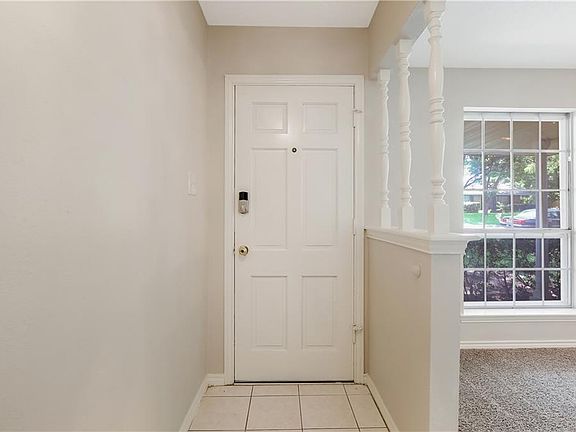 5th image of 221 Meadowcreek Dr