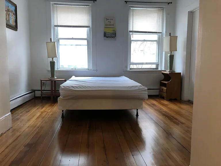 32 Cunard St #2B — Photo 8