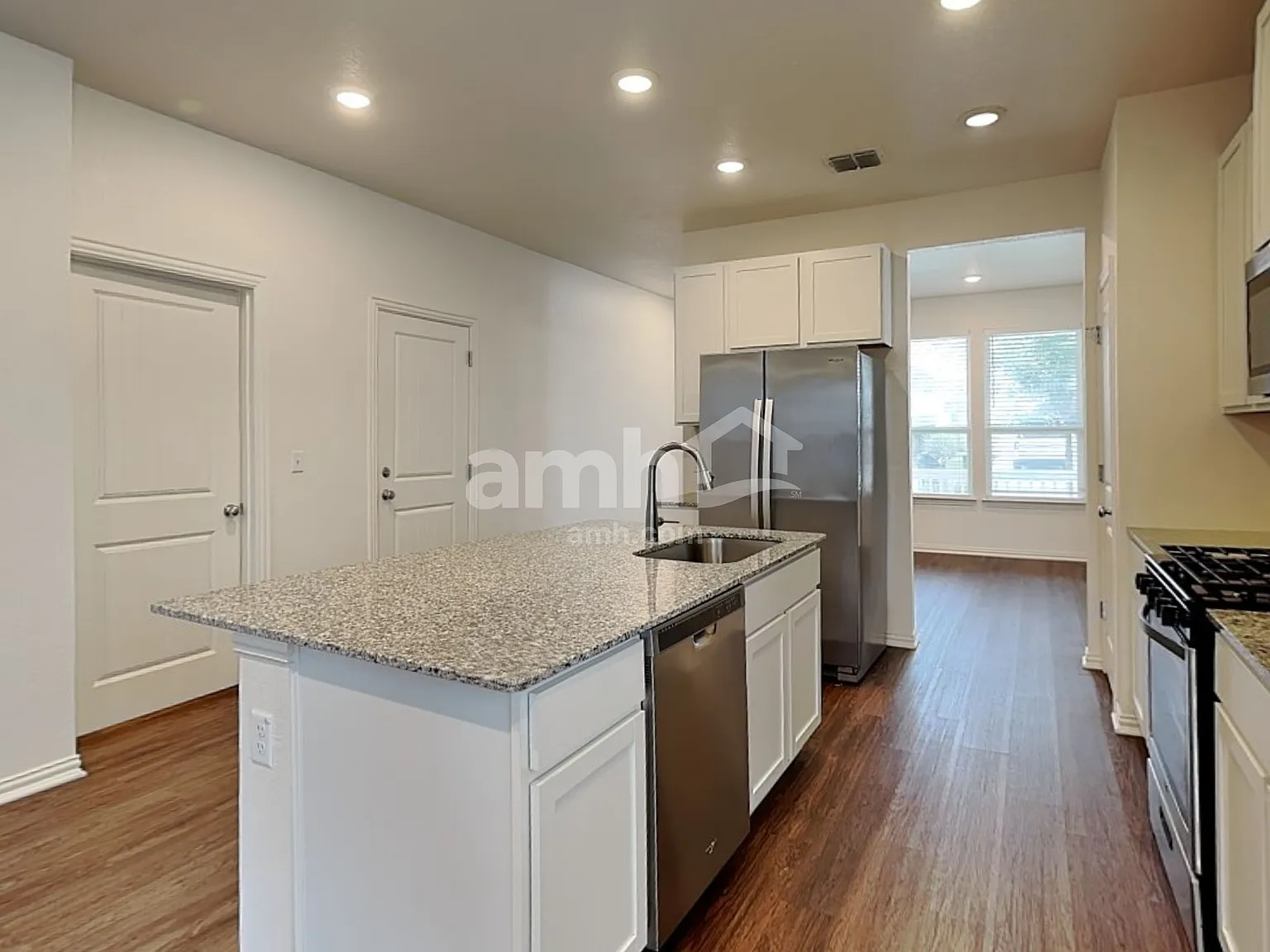 3 bed, 2.0 bath, 1446 sqft, $1,755 — Photo 3