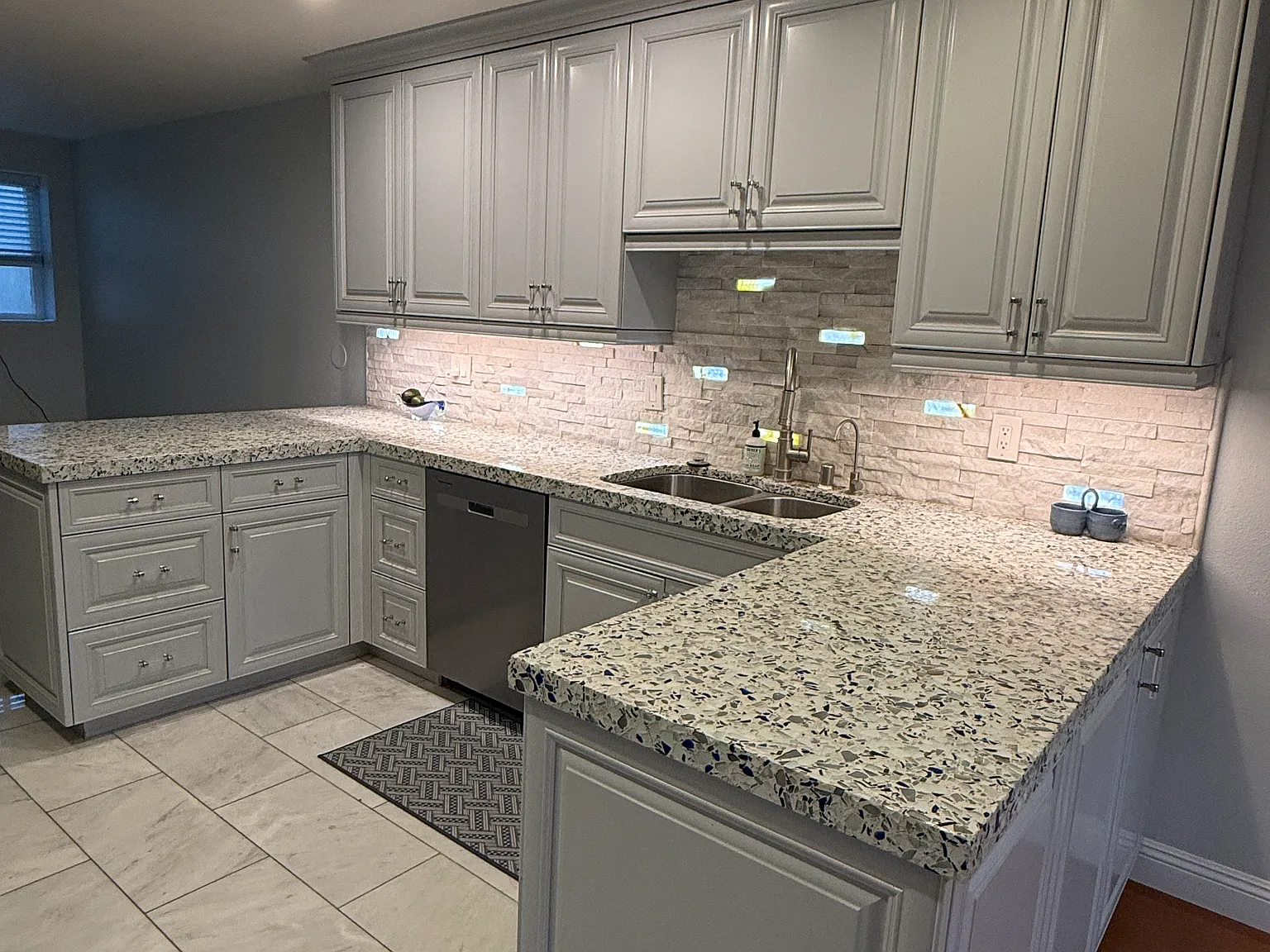 3 bed, 2023 sqft, $4,650 — Photo 4