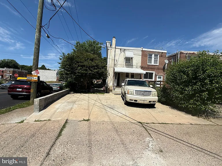 300 Devereaux Ave — Photo 21