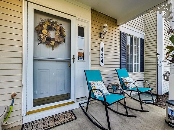 4th image of 424 Sandhurst Ln #424