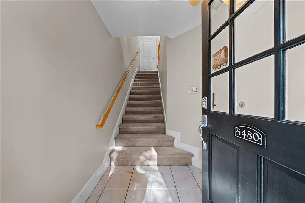 3 bed, 2.5 bath, 1726 sqft, $3,300 — Photo 3