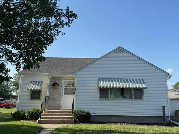 207 W Cedar St, Coleridge, NE 68727