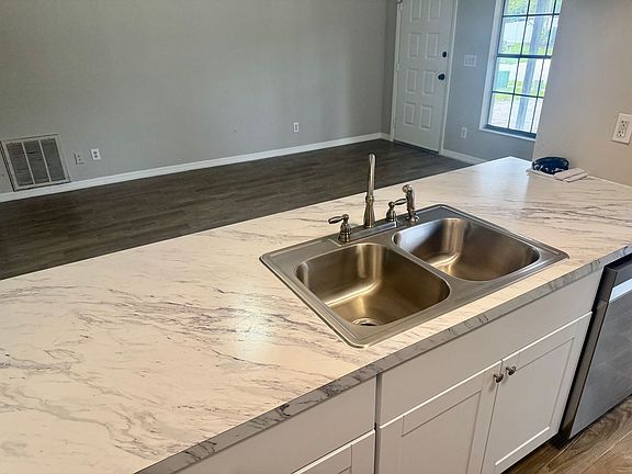 5th image of 3784 Lake Shore Dr