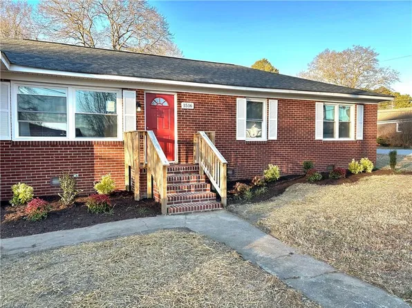 1516 Wilkins Dr, Suffolk, VA 23434
